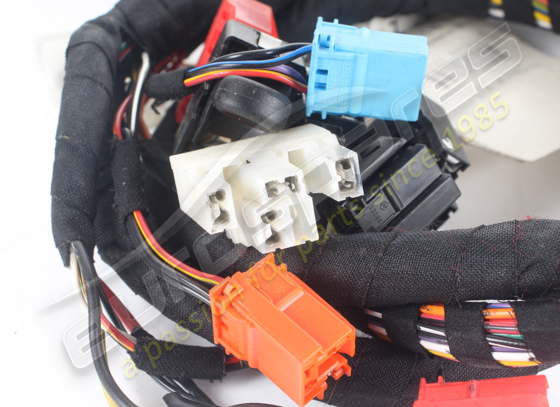 VERWENDETE FERRARI TUNNELKONSOLE-ANSCHLUSSKABEL. TEILENUMMER 152184 (5) verwendete ferrari tunnelkonsole-anschlusskabel. teilenummer 152184 (5)