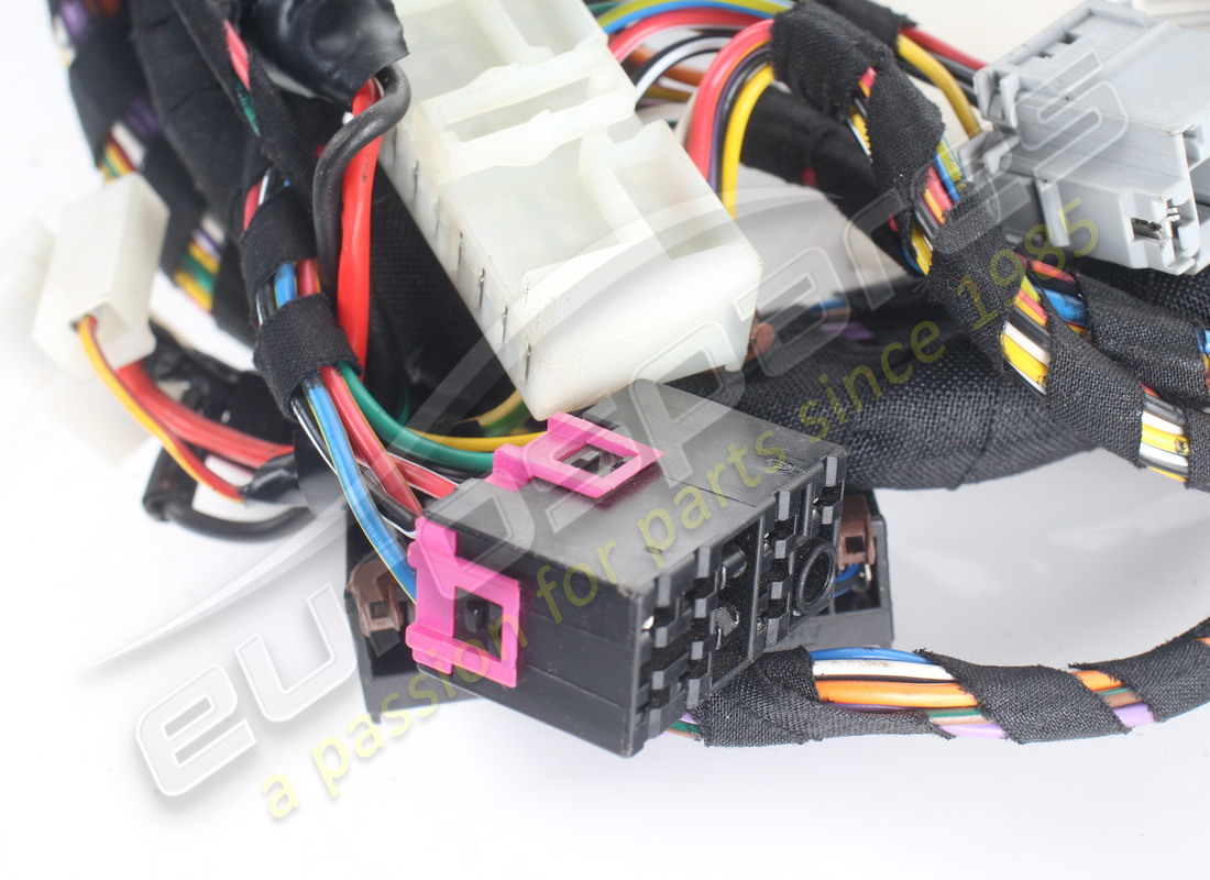 VERWENDETE FERRARI TUNNELKONSOLE-ANSCHLUSSKABEL. TEILENUMMER 152184 (3) verwendete ferrari tunnelkonsole-anschlusskabel. teilenummer 152184 (3)