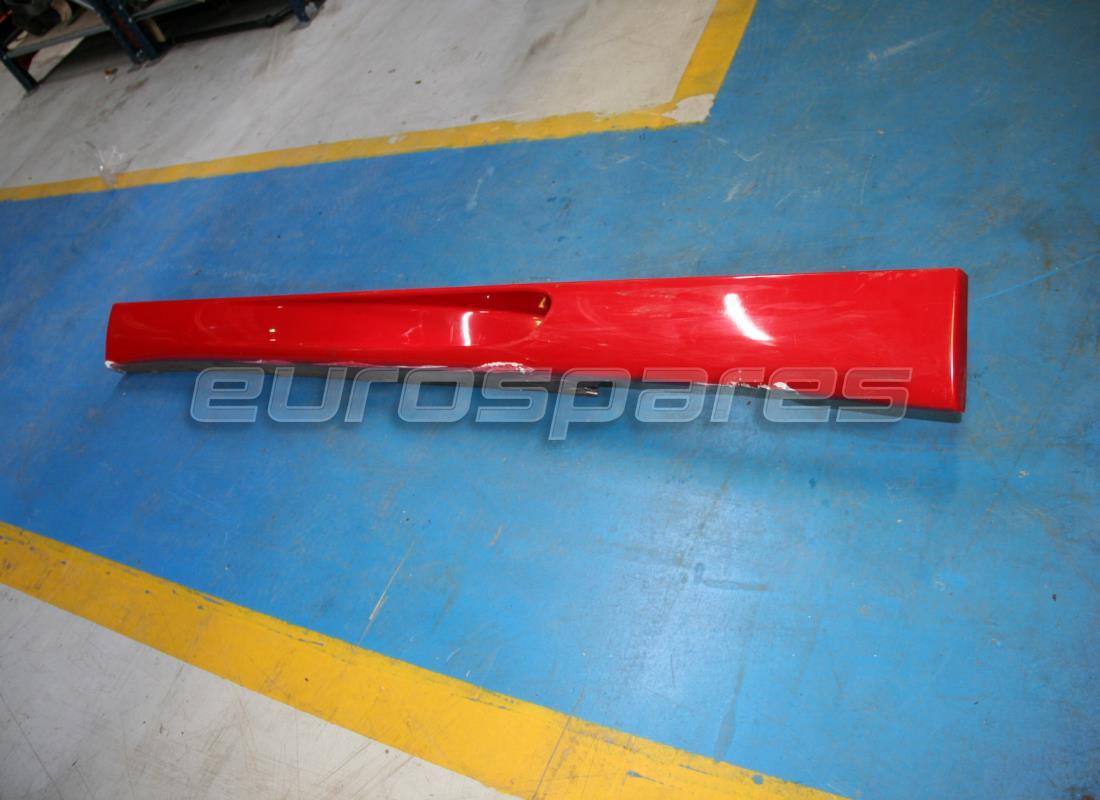 VERWENDET Ferrari ABDECKUNG FÜR LINKEN SEITENTRÄGER. TEILENUMMER 64101210 (1)