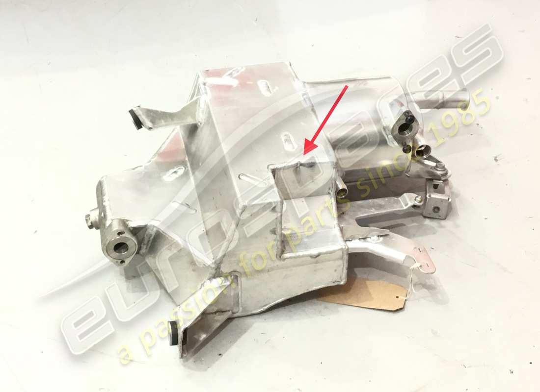 VERWENDET Lamborghini ÖLBEHÄLTER . TEILENUMMER 470115373G (1)