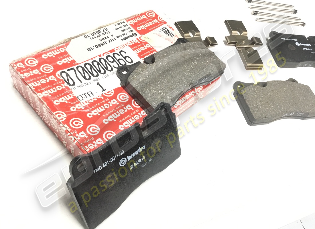 neues ferrari-kit mit hinteren pads. teilenummer 70000966 (2)
