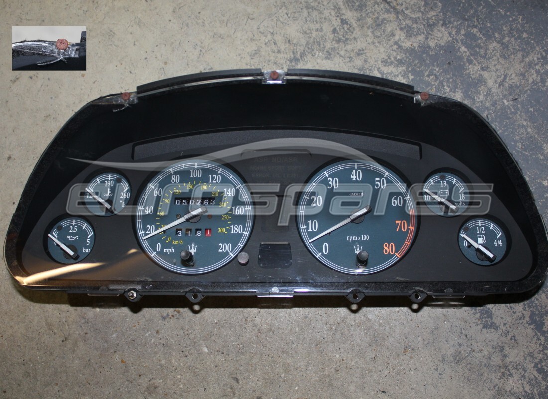 GEBRAUCHTES Maserati RHD-INSTRUMENT. TEILENUMMER 373686100 (1)