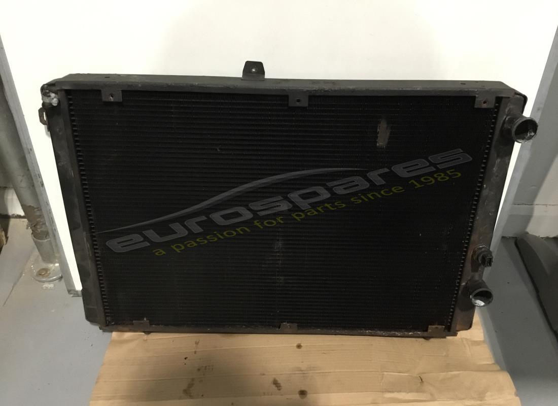 GEBRAUCHTER Maserati WASSERKÜHLER,4P/8CYL MAN.GETRIEBE. TEILENUMMER 374031100 (1)
