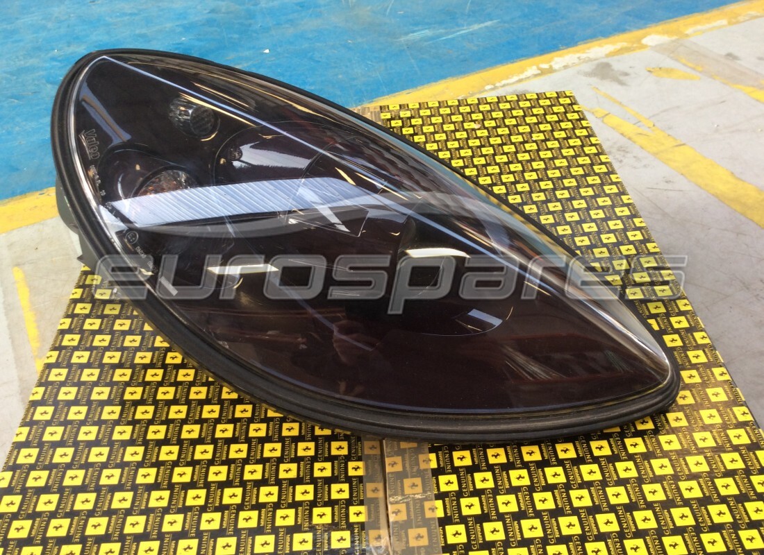GEBRAUCHT Ferrari RH SCHEINWERFER ROSSO RUBINO MICA RHD . TEILENUMMER 72149589 (1)