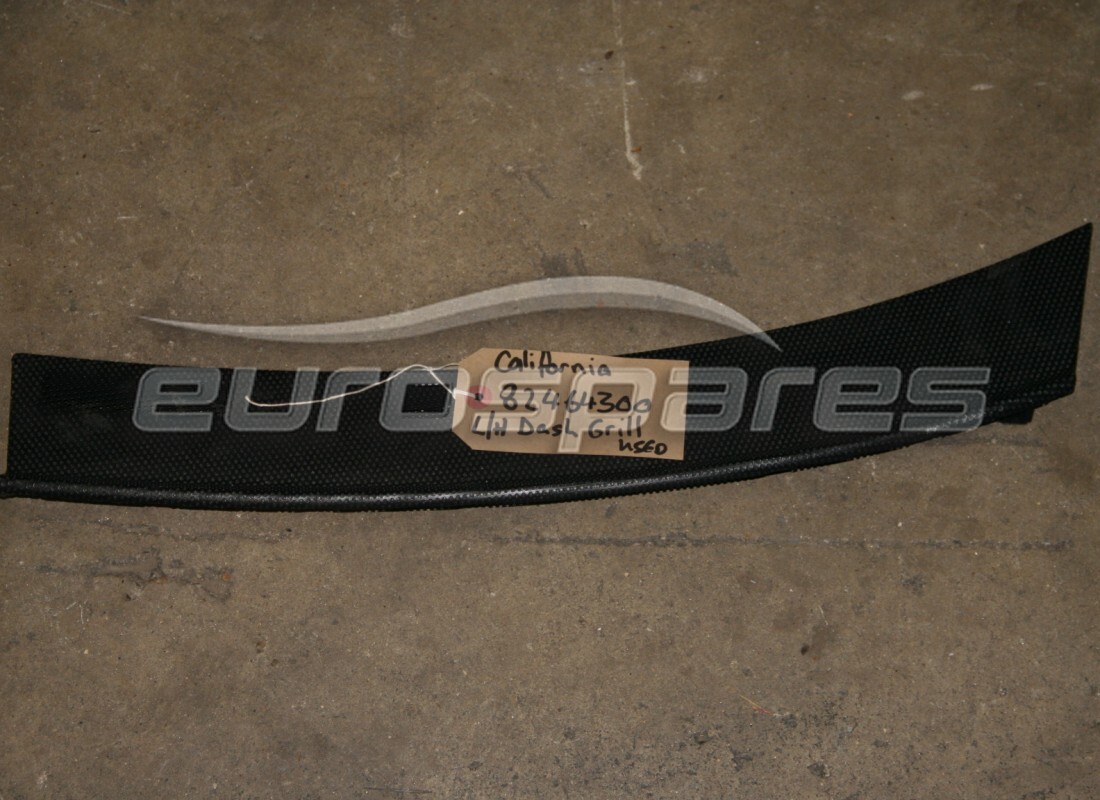 GEBRAUCHT Ferrari LH DEFROSTER-GITTER. TEILENUMMER 82464300 (1)
