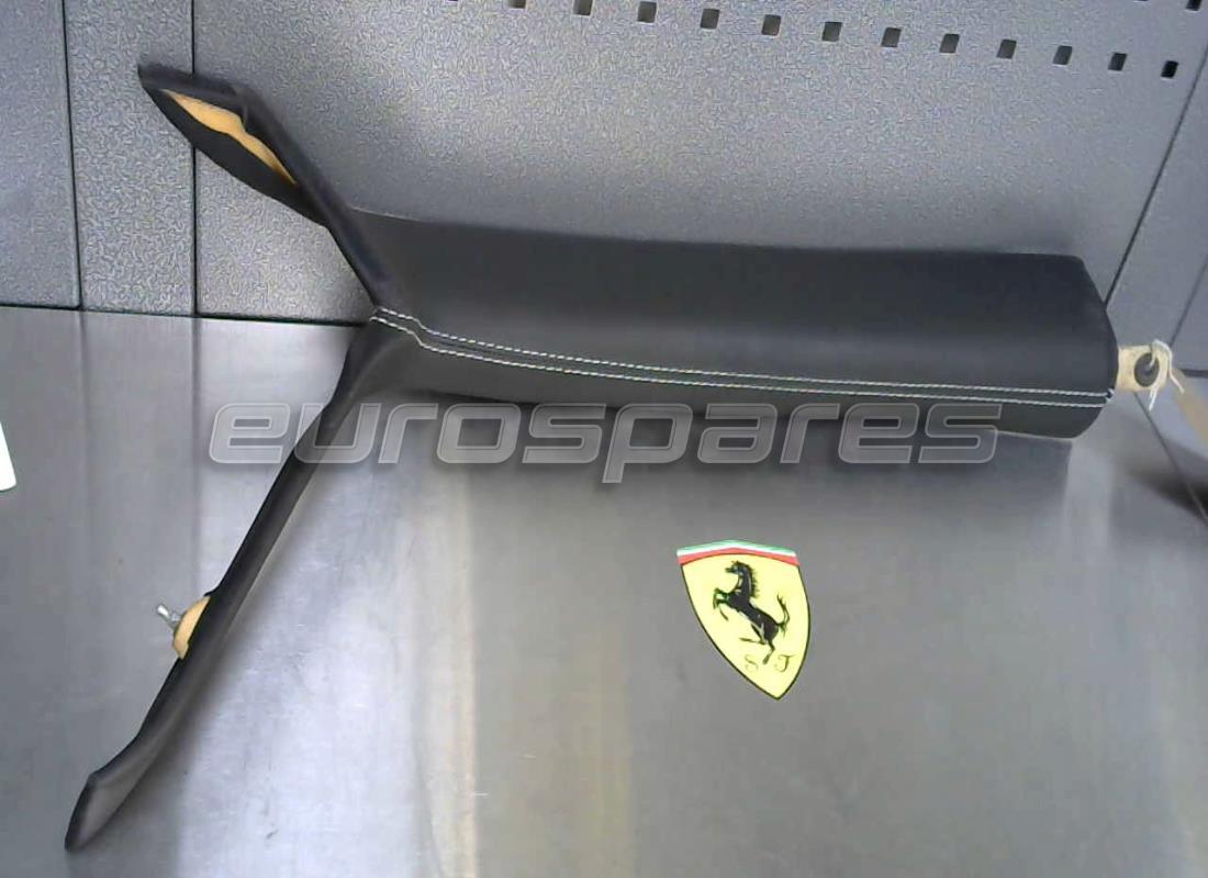 GEBRAUCHTE Ferrari RECHTE WINDSCHUTZSCHEIBENSÄULENVERKLEIDUNG. TEILENUMMER 807047.. (1)