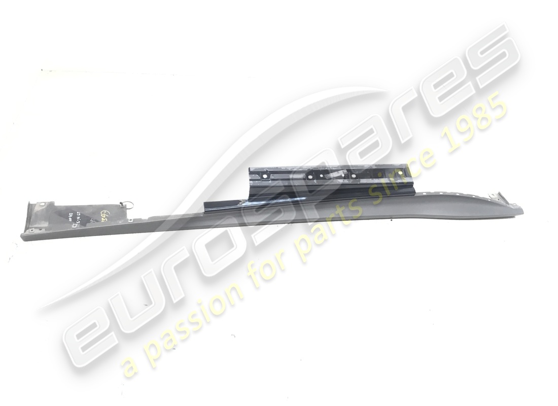 GEBRAUCHT Ferrari LINKE ÄUSSERE SCHWELLERABDECKUNG. TEILENUMMER 84306310 (1)