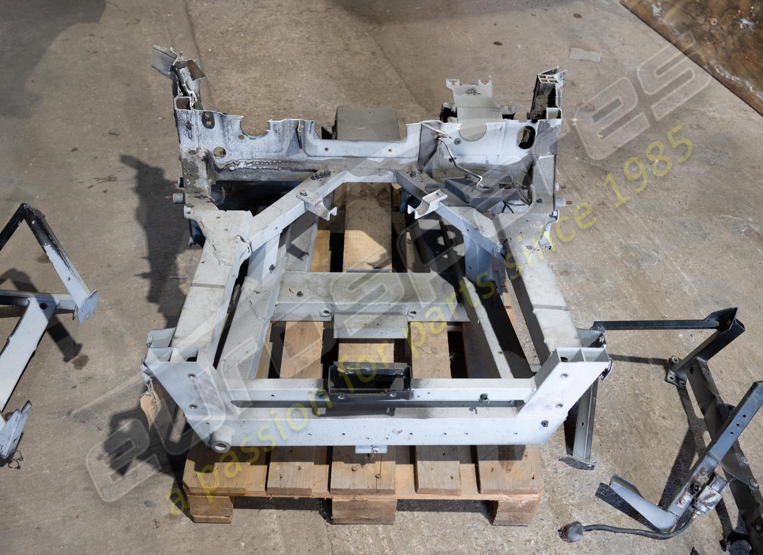 gebrauchter vorderrahmen lamborghini. teilenummer 400805011f (2)