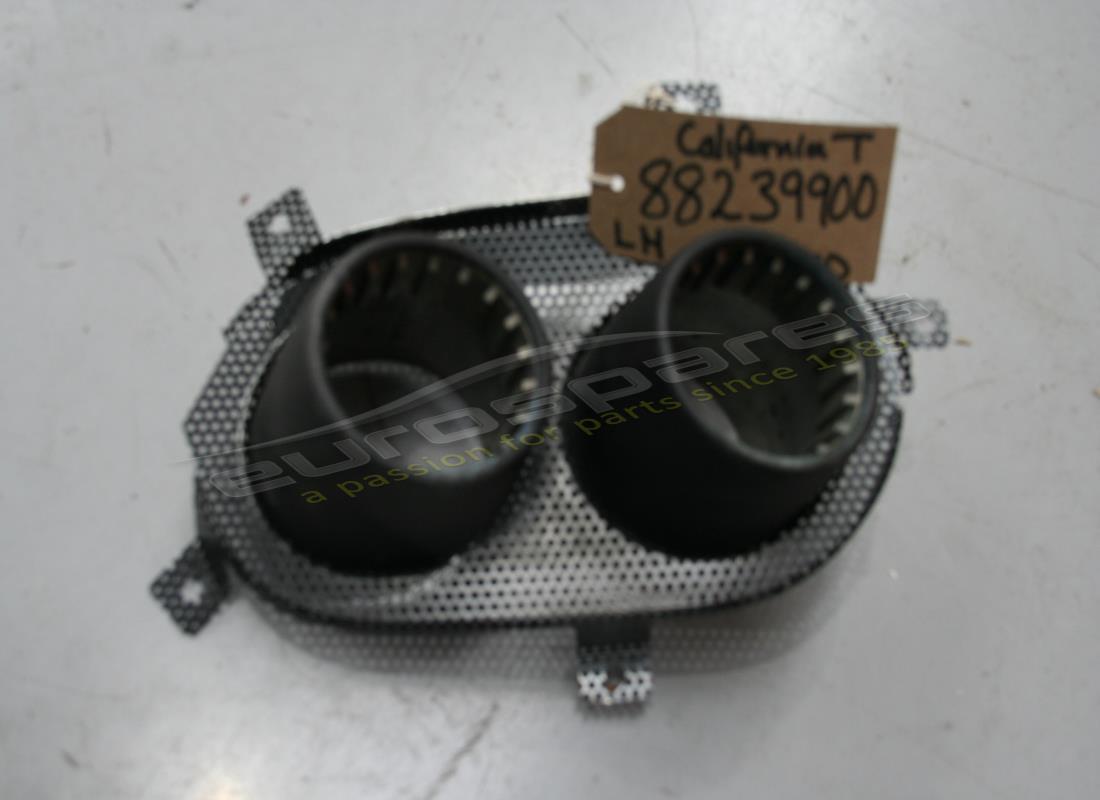 GEBRAUCHTER Ferrari LINKER ENDROHRGITTER. TEILENUMMER 88239900 (1)