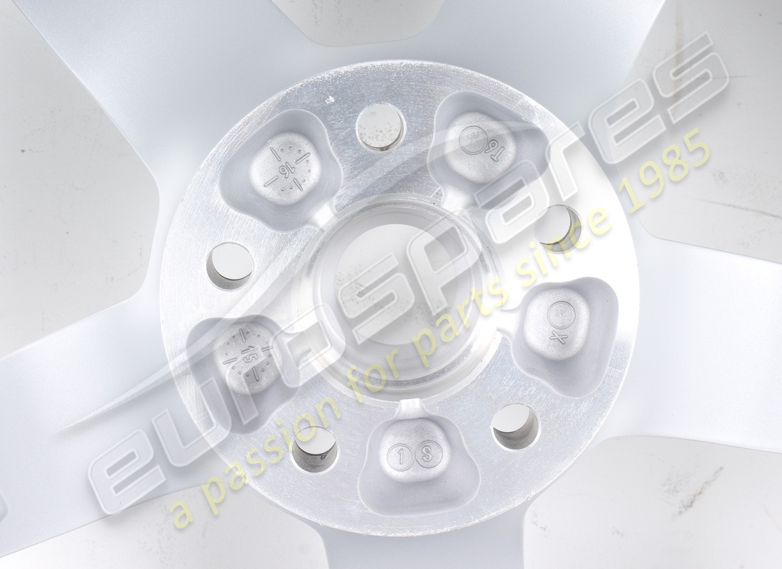 NEUES FERRARI VORDERRAD. TEILENUMMER 328466 (5) neues ferrari vorderrad. teilenummer 328466 (5)