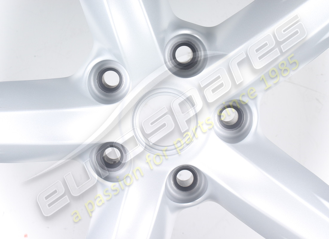 NEUES FERRARI HINTERRAD. TEILENUMMER 328467 (2) neues ferrari hinterrad. teilenummer 328467 (2)