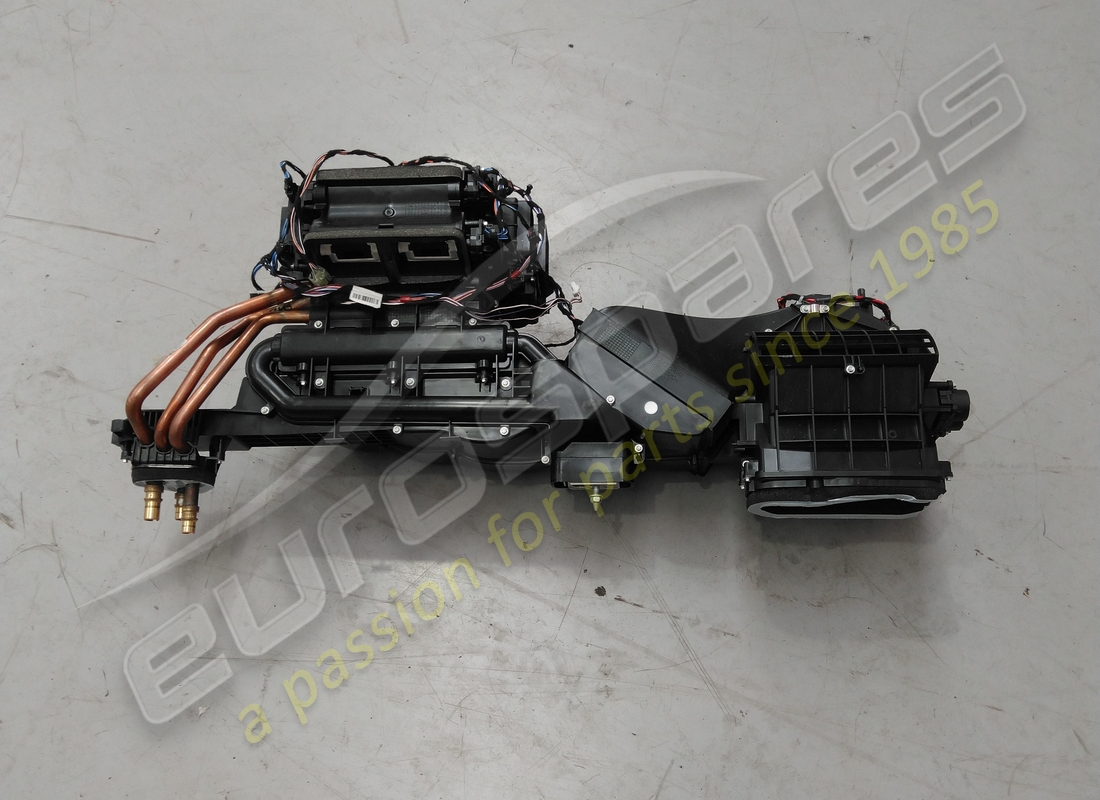 GEBRAUCHTE Ferrari KOMPLETTE KLIMAANLAGE. TEILENUMMER 86962100 (1)