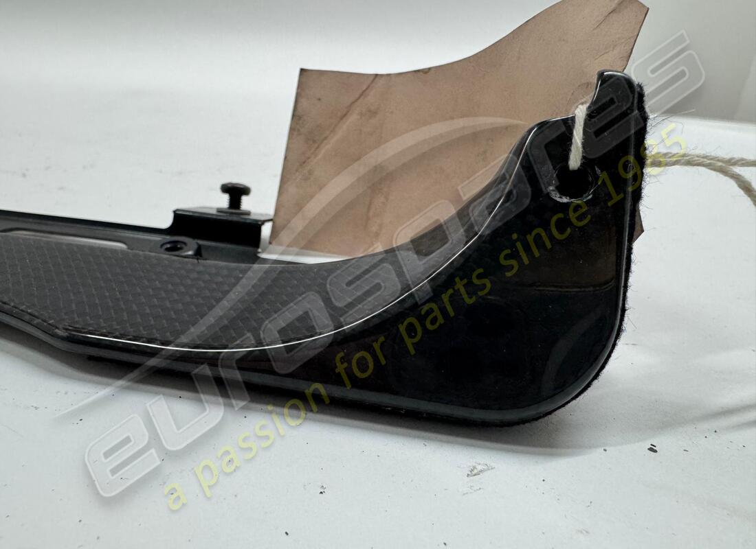 gebrauchte ferrari untere form des armaturenstrombretts aus carbon. teilenummer 69131100 (2)
