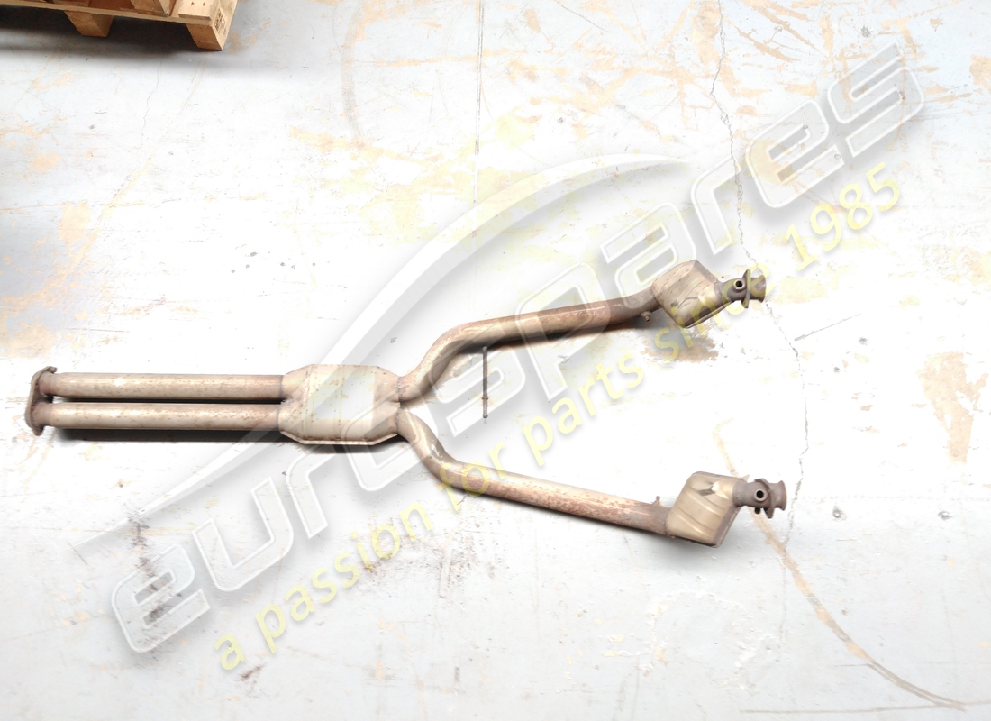 gebrauchter maserati verteiler mit vorkat. und kata. teilenummer 389000104 (1)