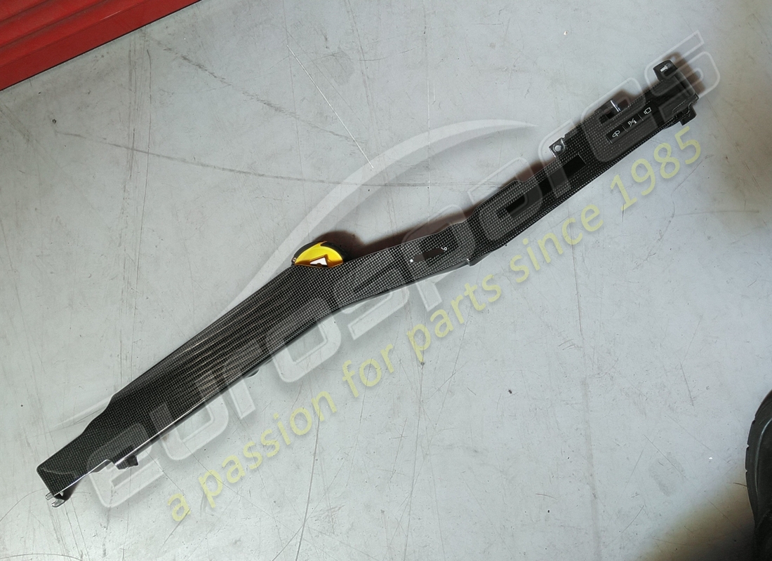 beschädigte ferrari zentrale display-einfassung. teilenummer 899242 (1)