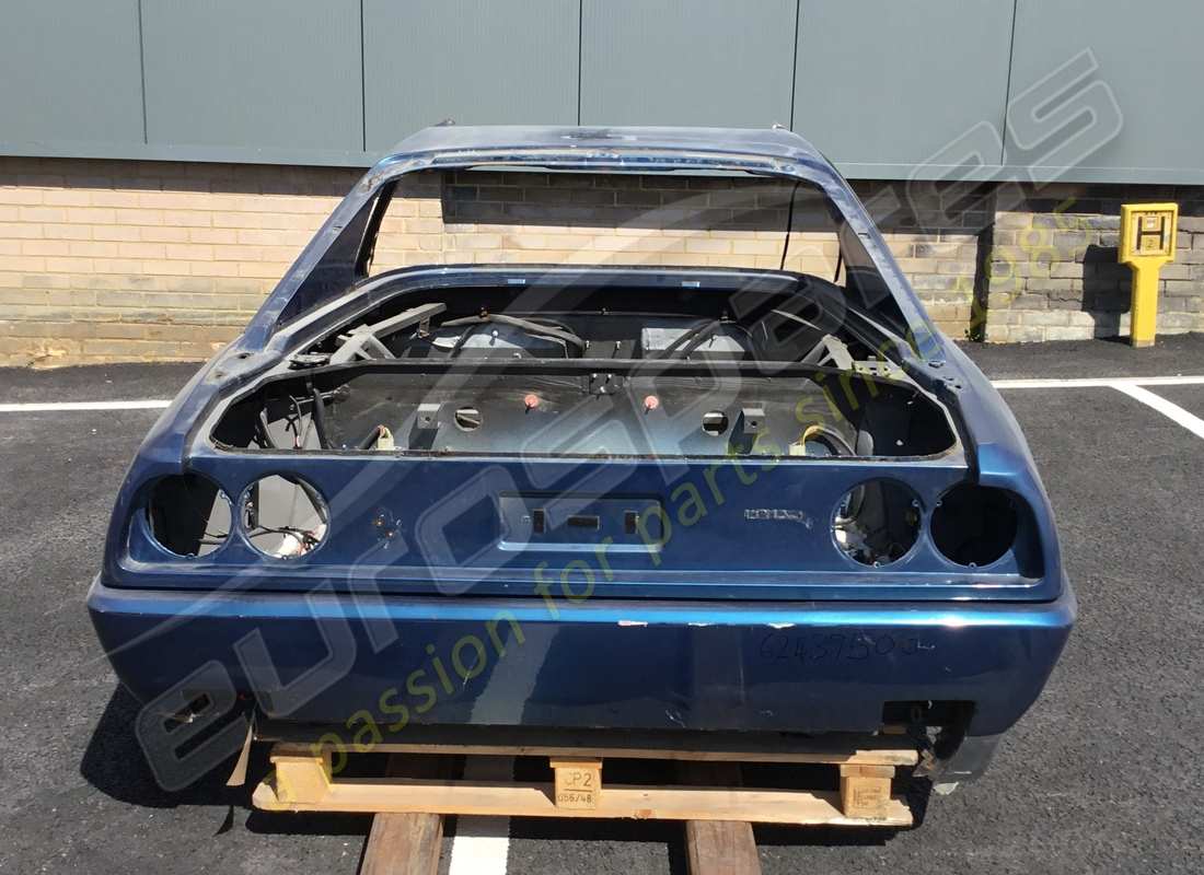 gebrauchte ferrari rückseite. teilenummer 62439500 (2)