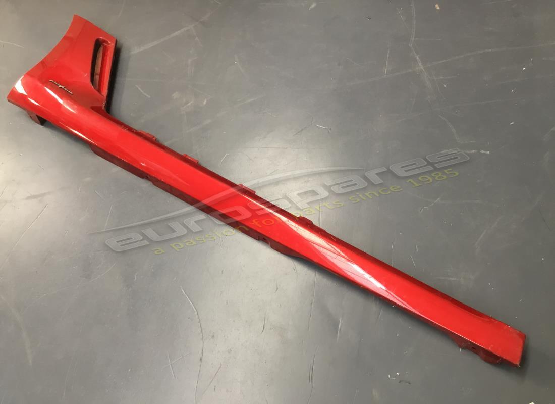 GEBRAUCHTE Ferrari Schwellerverkleidung rechts. TEILENUMMER 82643210 (1)