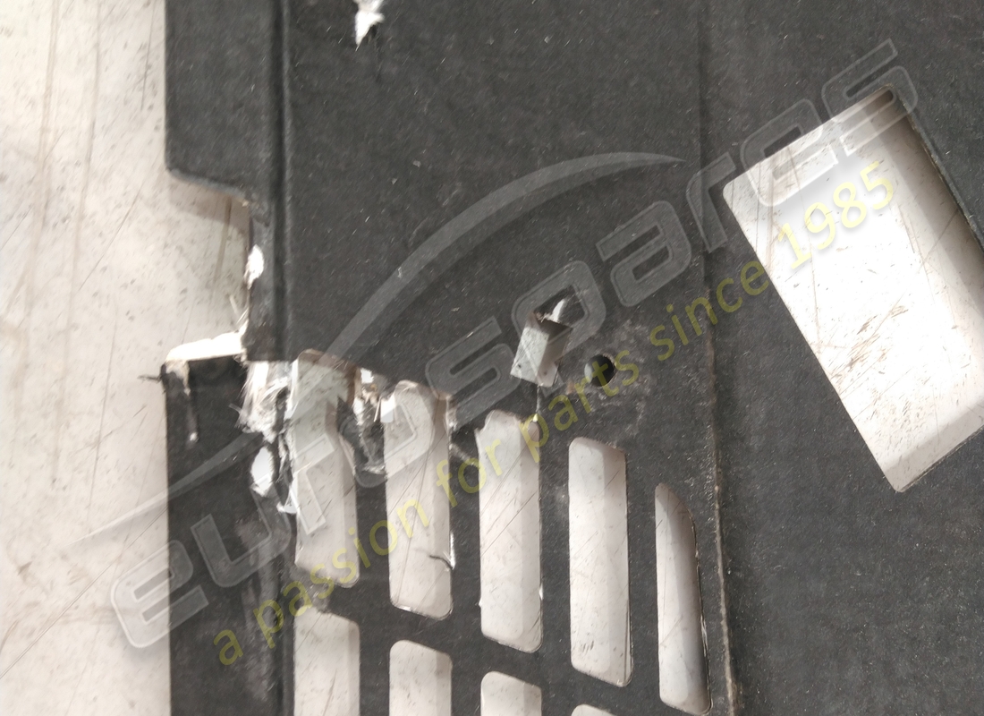 BESCHÄDIGT LAMBORGHINI CD VERBESSERUNG UNTER. TEILENUMMER 470825211C (2) beschädigt lamborghini cd verbesserung unter. teilenummer 470825211c (2)