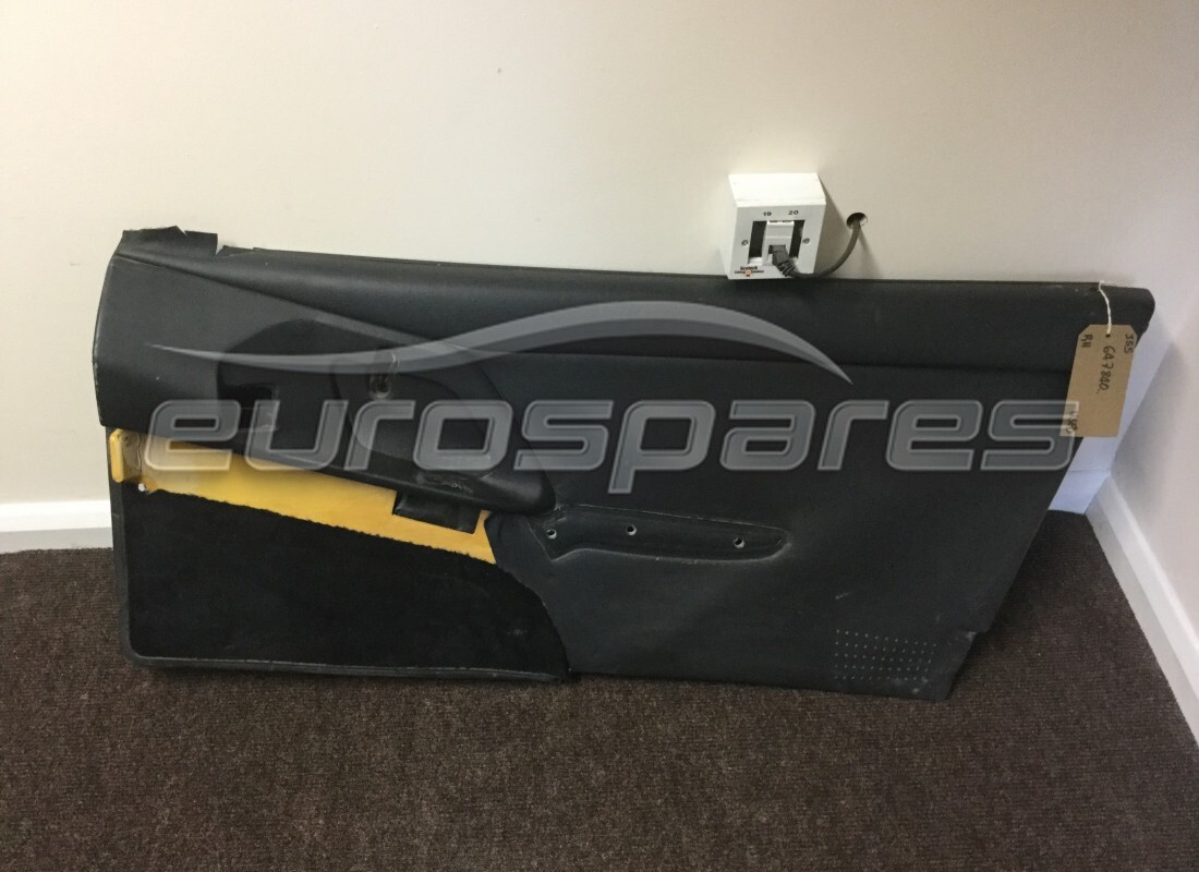 GEBRAUCHT Ferrari RH-PANEL-VERKLEIDUNG KOMPLETTES KIT. TEILENUMMER 647840.. (1)