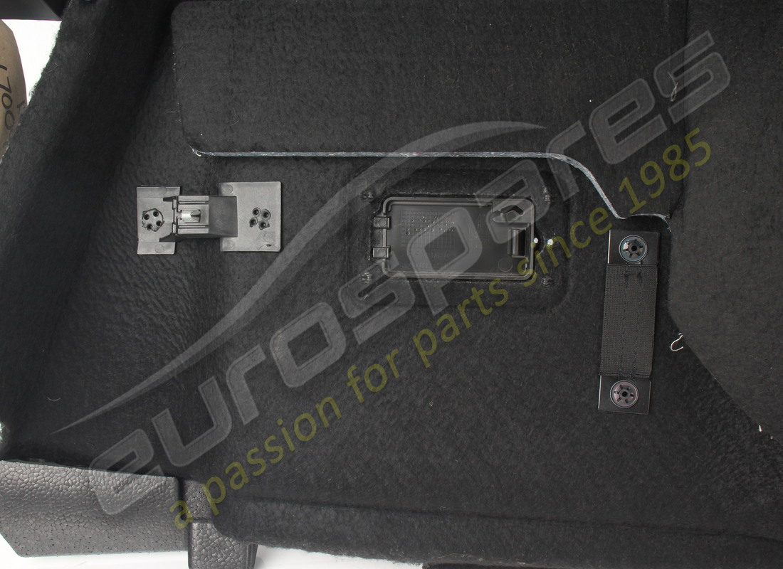 GEBRAUCHT MASERATI LINKE SEITENABDECKUNG SCHWARZ. TEILENUMMER 670098384 (9) gebraucht maserati linke seitenabdeckung schwarz. teilenummer 670098384 (9)