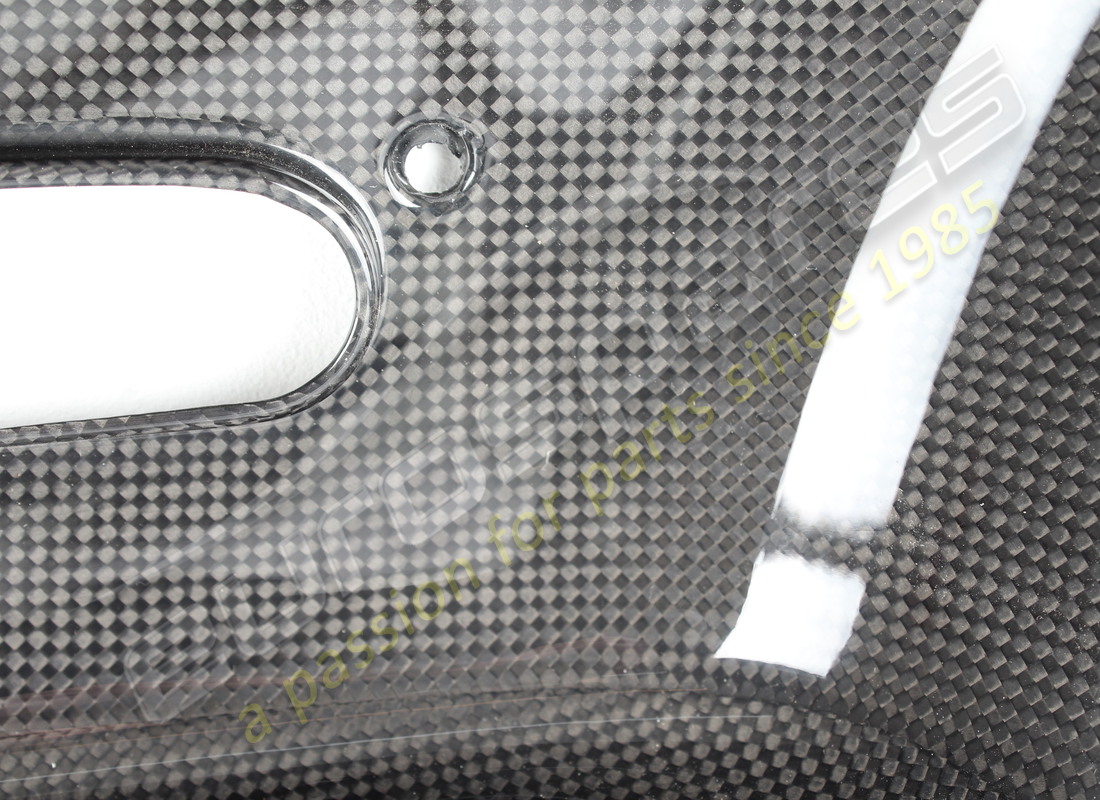 überholtes ferrari rechtes türblatt (glänzendes carbon). teilenummer 69259200 (2)