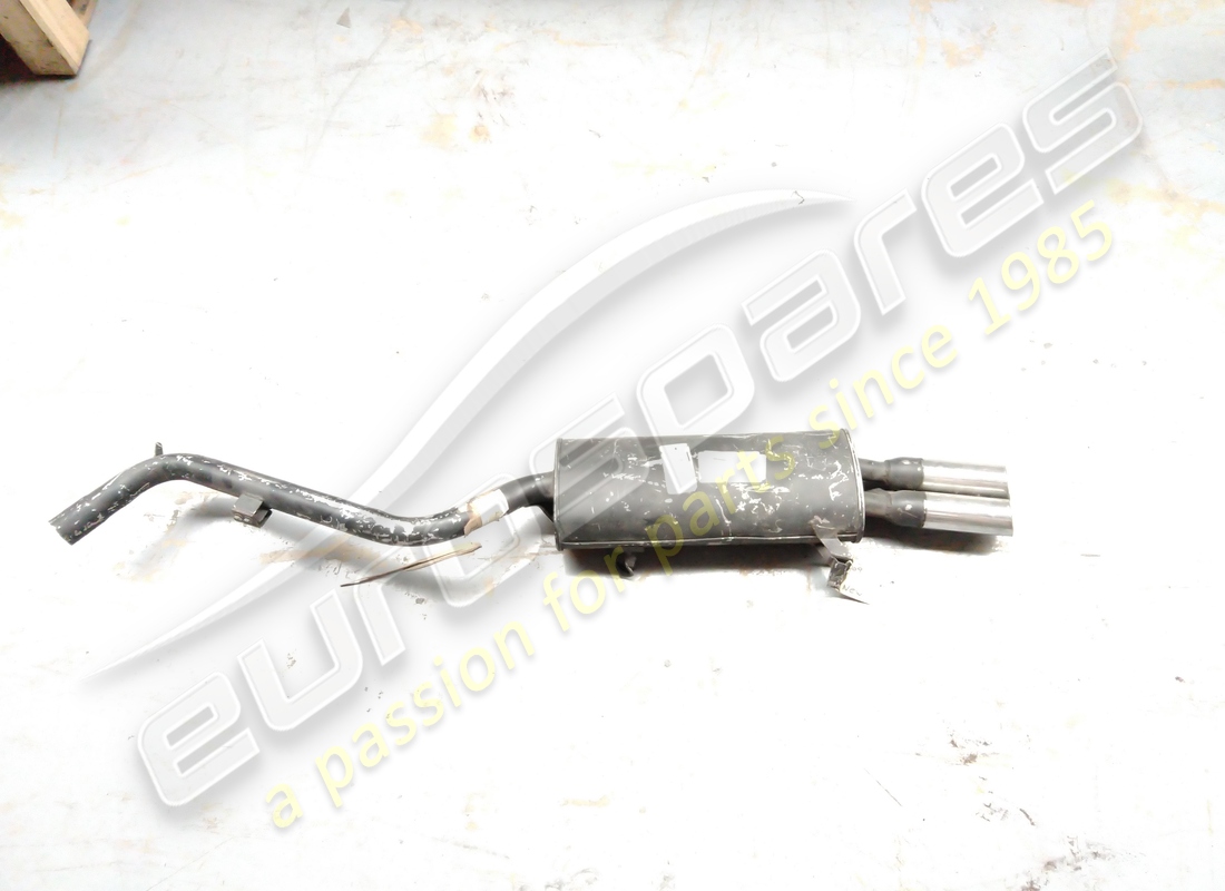 neues maserati hinteres rohr. teilenummer 329062109 (1)