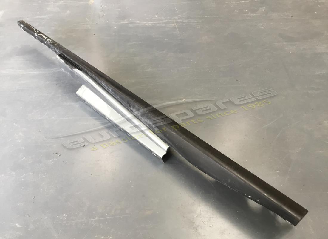 GEBRAUCHT Ferrari KOMPLETTE rechte Schwellerverkleidung. TEILENUMMER 88826110 (1)