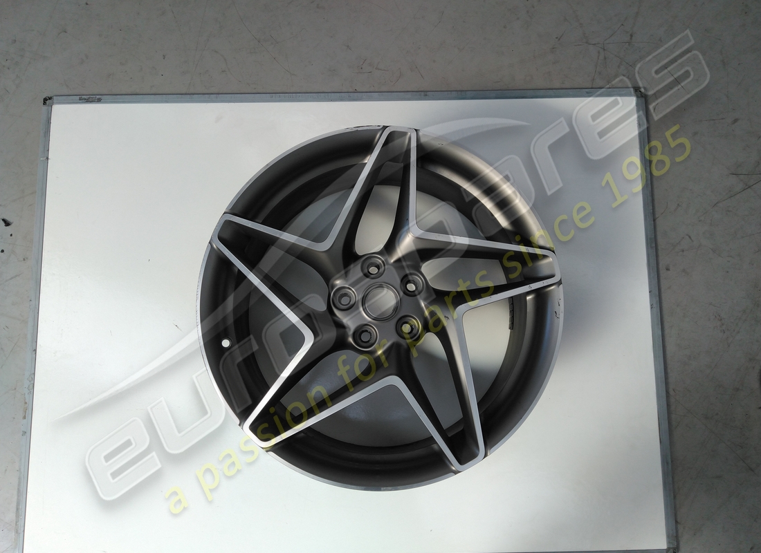 GEBRAUCHTES Ferrari LINKES VORDERRAD. TEILENUMMER 861246 (1)