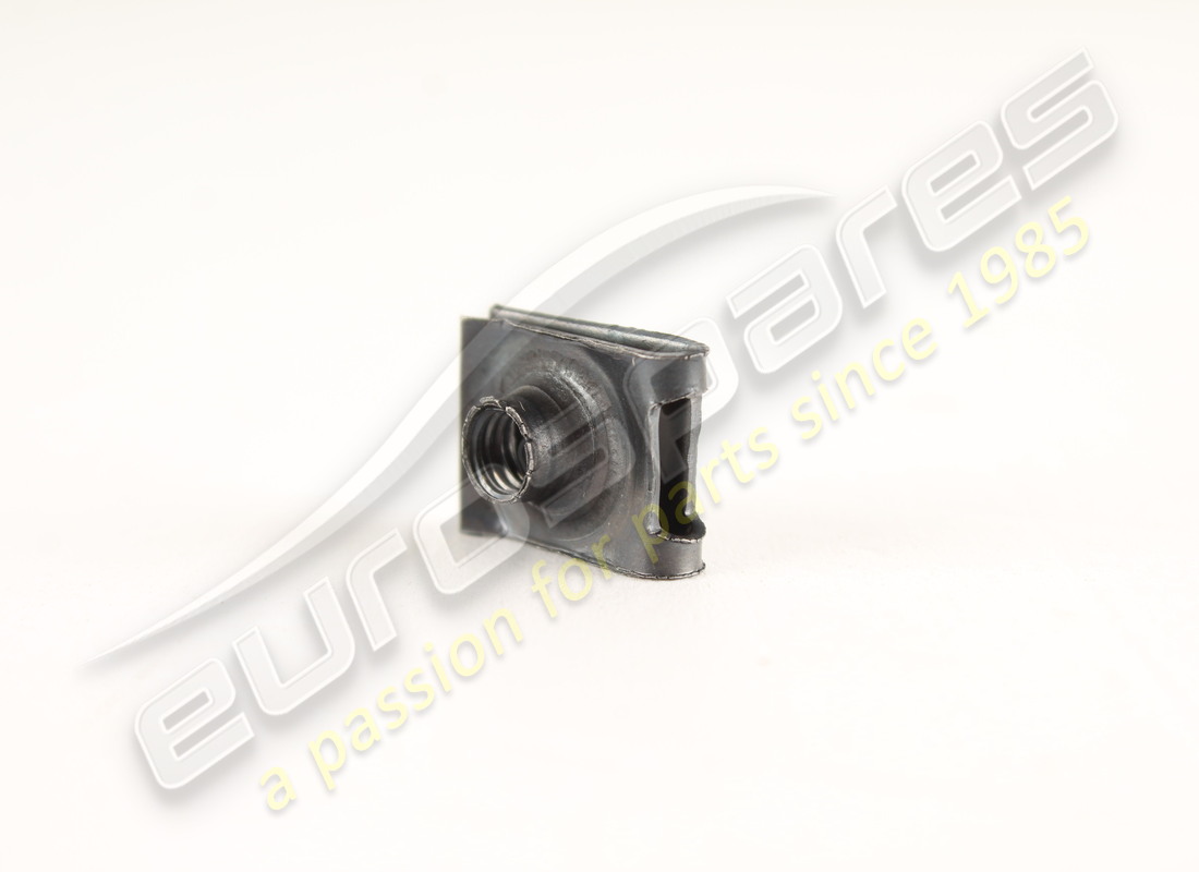 neue maserati-halterung. teilenummer 67257100 (1)