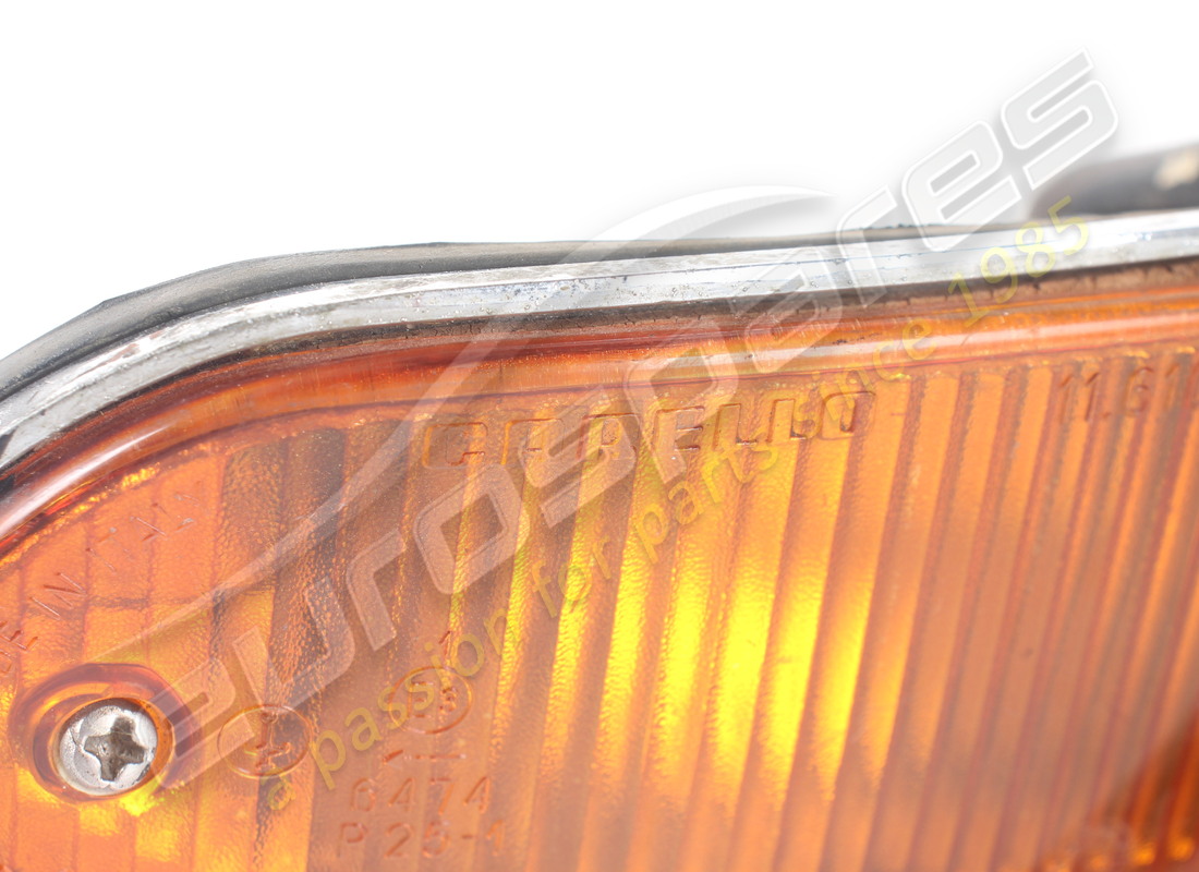 GEBRAUCHT LAMBORGHINI RECHTE VORDERE SEITENLEUCHTE. TEILENUMMER 006119081 (6) gebraucht lamborghini rechte vordere seitenleuchte. teilenummer 006119081 (6)