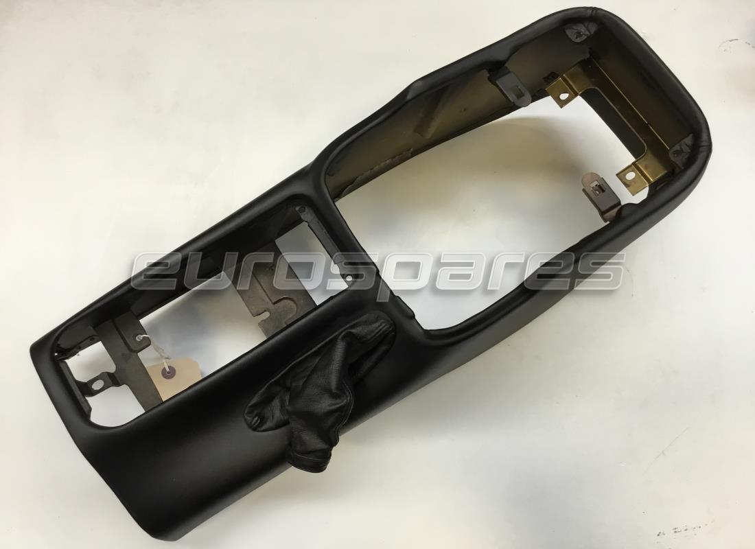 GEBRAUCHTE Maserati KOMPLETTE TUNNELABDECKUNGSKONSOLE. TEILENUMMER 667723.. (1)