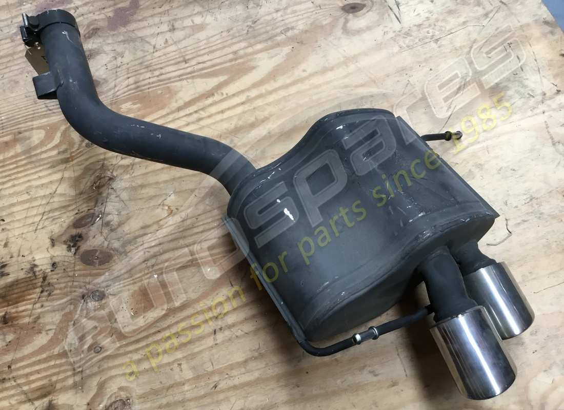GEBRAUCHTER Maserati RECHTER HINTERER SCHALLDÄMPFER. TEILENUMMER 237723 (1)