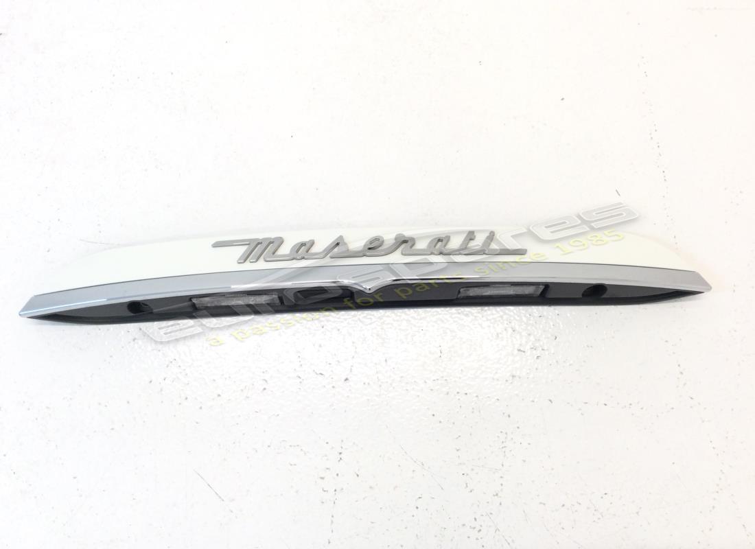 neu maserati lichtleiste weiss. teilenummer 670017262 (1)