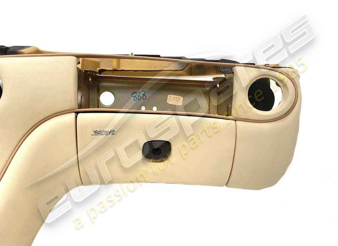 NEUES MASERATI DASHBOARD AVORIO. TEILENUMMER 981000102 (7) neues maserati dashboard avorio. teilenummer 981000102 (7)