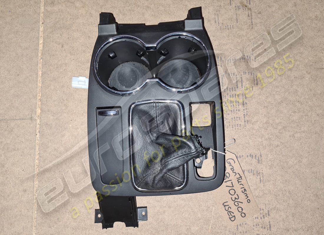 gebraucht maserati zentrale befestigungsplatte (schwarz). teilenummer 981703600 (2)