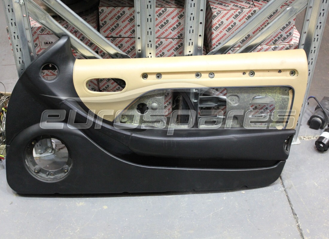 GEBRAUCHT Maserati RECHTE TÜRVERKLEIDUNG GEPOLSTERT . TEILENUMMER 667740.. (1)