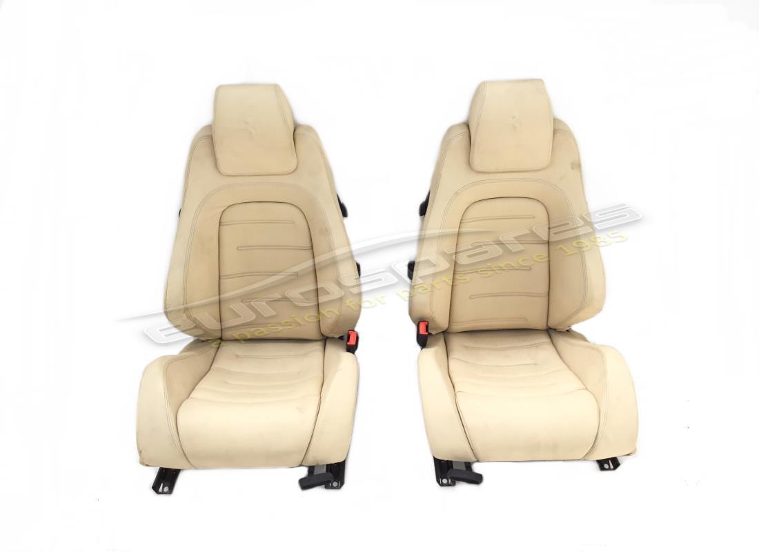 GEBRAUCHT Ferrari PAAR SITZE IN CREME. TEILENUMMER 689998000 (1)