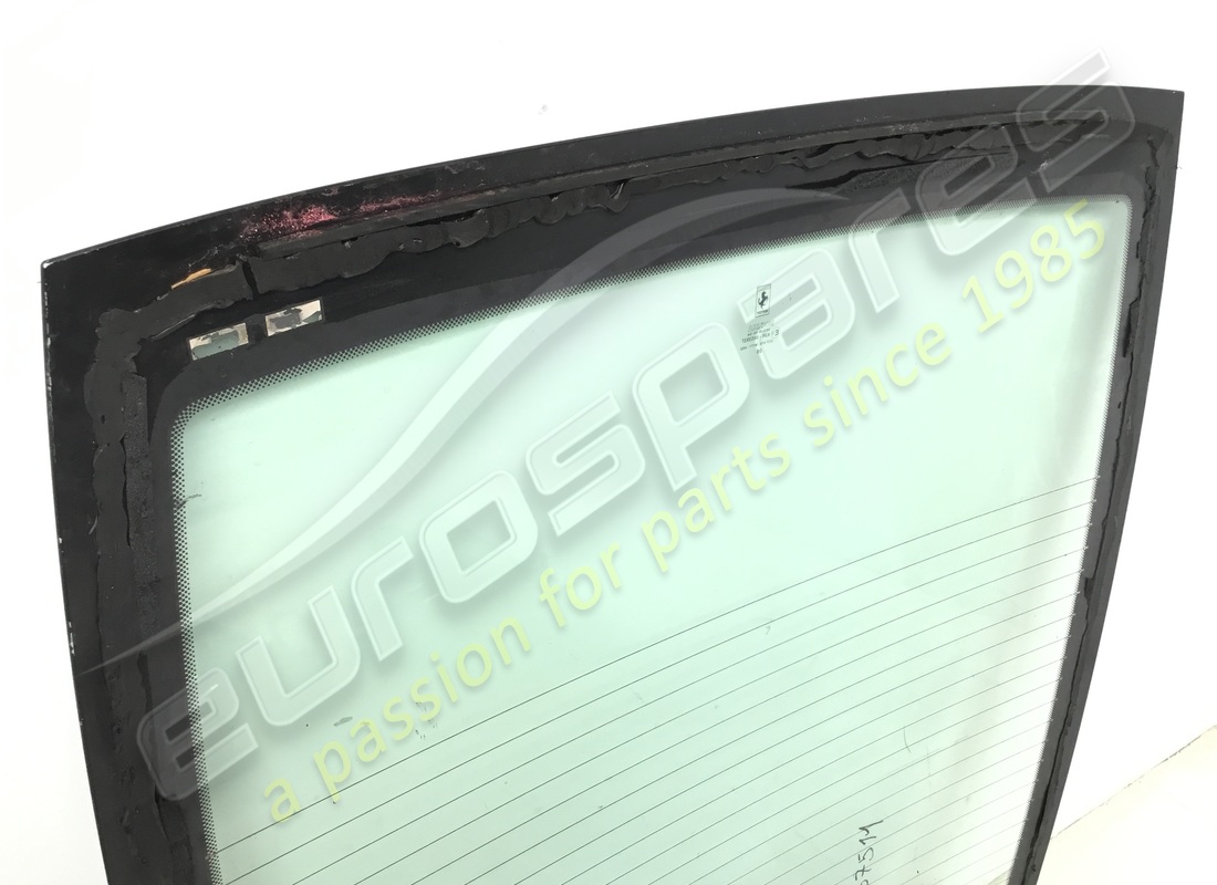 verwendetes ferrari glas für die heckhaube. teilenummer 68074900 (5)