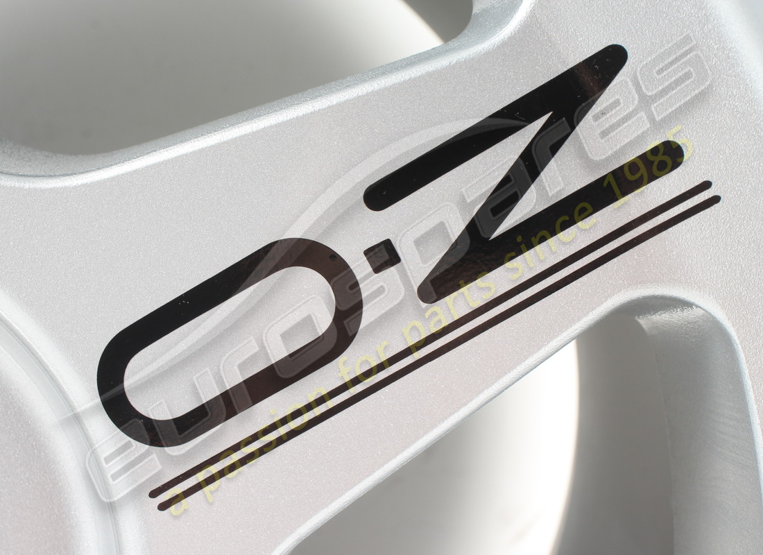 neues ferrari hinterrad - oz racing (13jx17''). teilenummer a2128 (2)