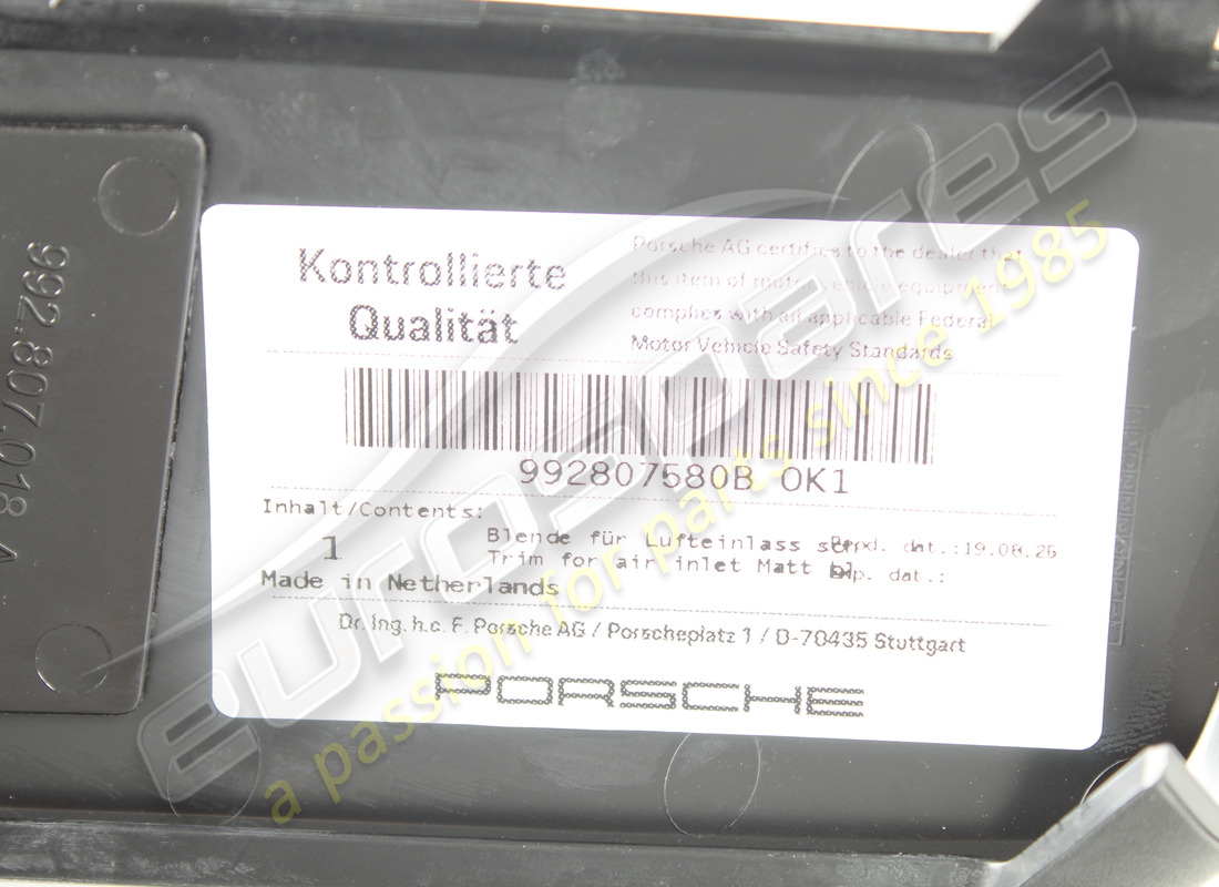 NEUE PORSCHE VERKLEIDUNG FÜR LUFTEINLASS, MATTSCHWARZ. TEILENUMMER 992807580BOK1 (3) neue porsche verkleidung für lufteinlass, mattschwarz. teilenummer 992807580bok1 (3)