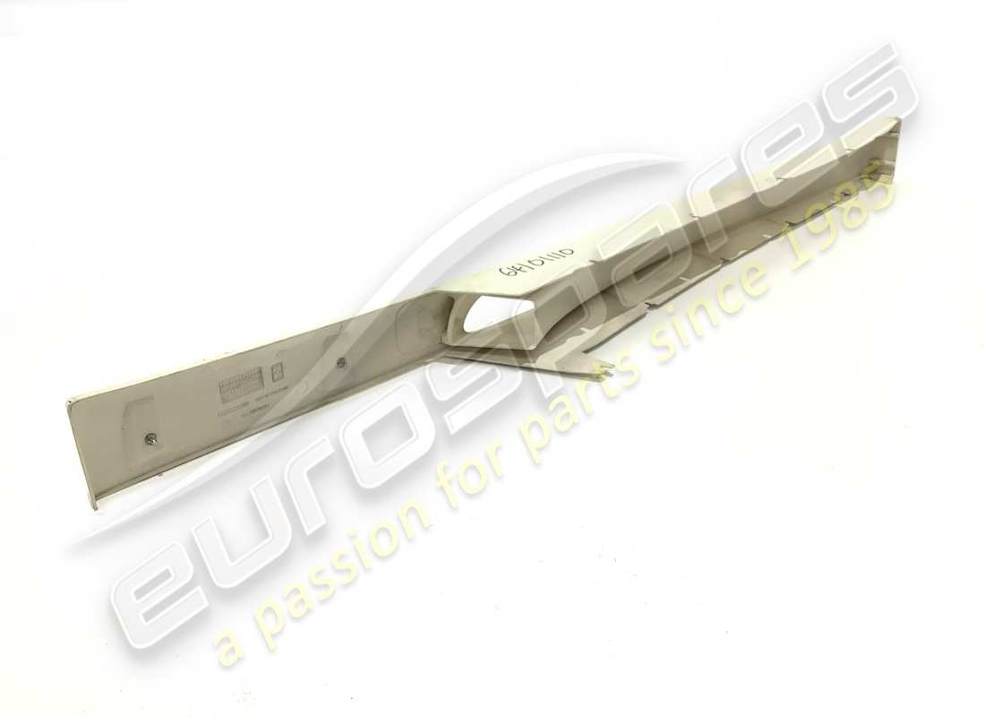 neue ferrari abdeckung für den rechten seitenträger. teilenummer 64101110 (2)