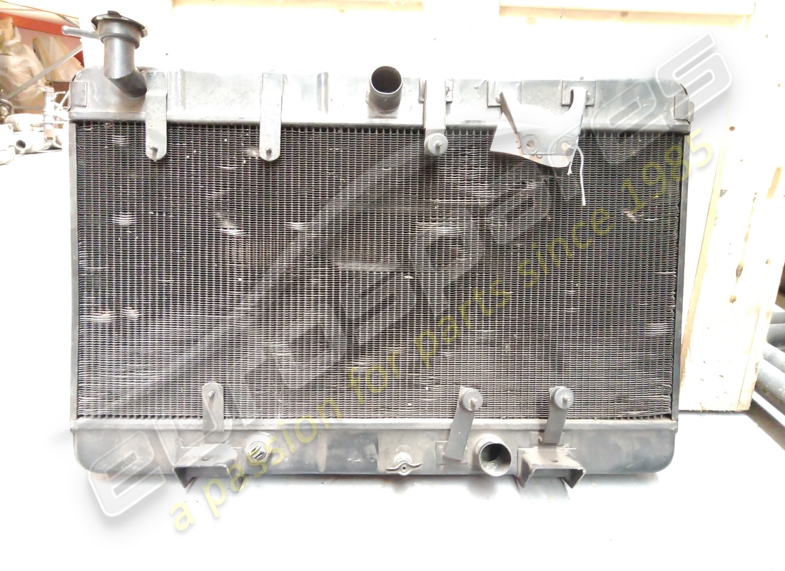 GEBRAUCHTER Ferrari WASSERKÜHLER. TEILENUMMER 114707 (1)