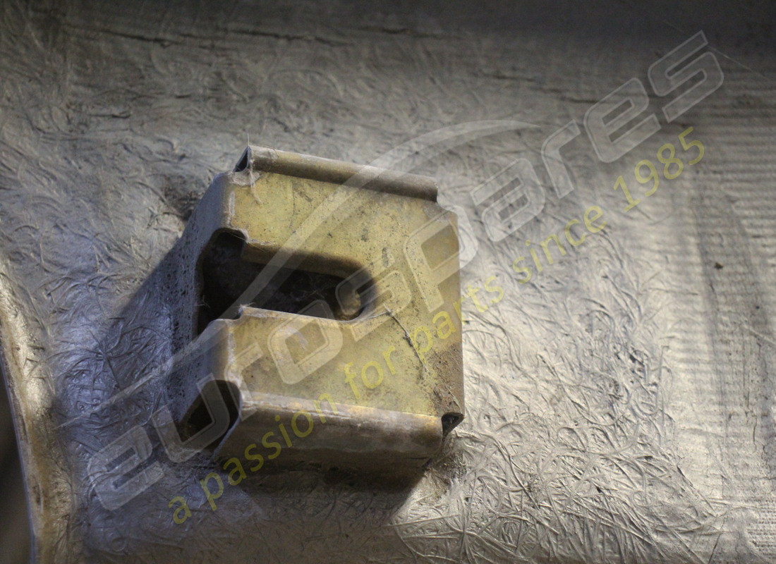 gebrauchter ferrari hinterer stoßstange. teilenummer 64638110 (4)