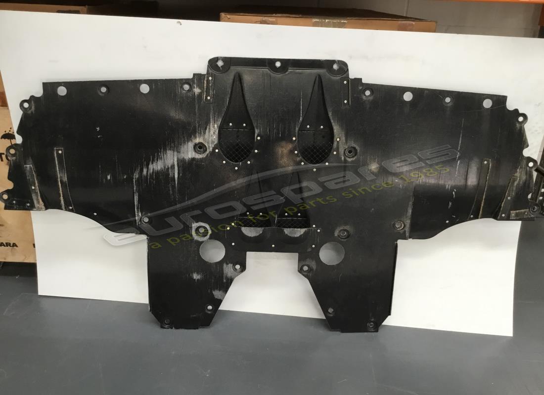 GEBRAUCHT Ferrari VORDERER UNTERBODENSCHUTZ. TEILENUMMER 84154500 (1)