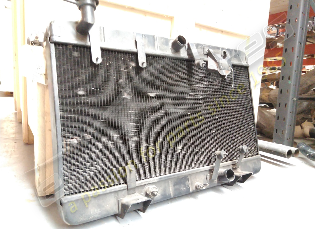 gebrauchter ferrari wasserkühler. teilenummer 114707 (2)