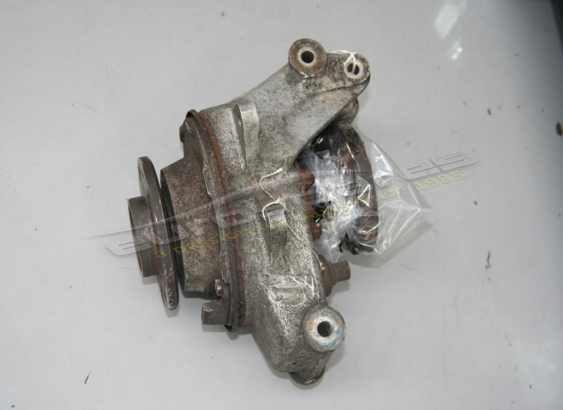 GEBRAUCHTER Ferrari HINTERER NABENHALTER LINKS . TEILENUMMER 136272 (1)