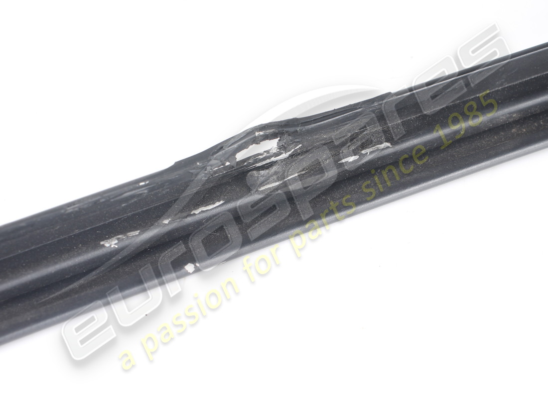 GEBRAUCHTE FERRARI LH-MULDENDICHTUNG. TEILENUMMER 65525300 (2) gebrauchte ferrari lh-muldendichtung. teilenummer 65525300 (2)