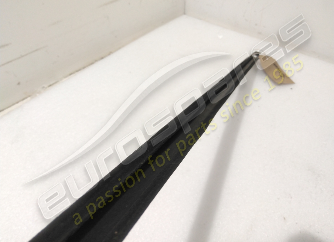 gebrauchte maserati linke dichtung. teilenummer 67476000 (2)