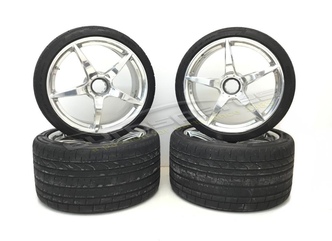 GEBRAUCHTER Ferrari SCHWARZER FELGENSATZ. TEILENUMMER 70003494 (1)