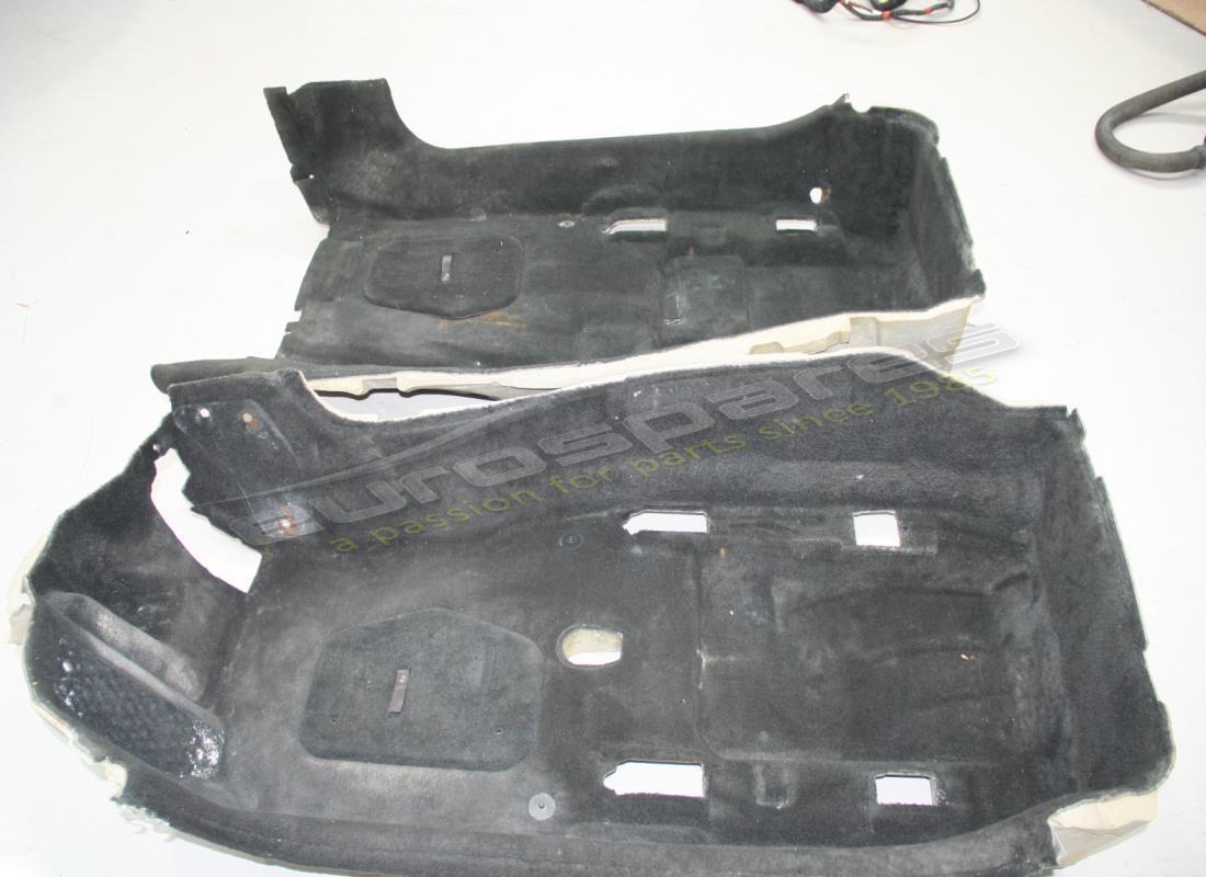 GEBRAUCHTER Ferrari SCHWARZER HAUPT-TEPPICHSATZ LINKS. TEILENUMMER 857556999 (1)
